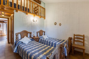 7 habitaciones, tabla de planchar con plancha y wifi gratis 