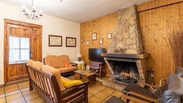 TV, fireplace, DVD player, table tennis