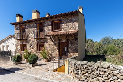 Country House 'La Cárcava' with Mountain View, Private Terrace and Wi-Fi