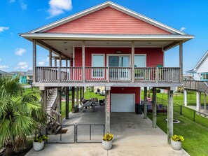 Exterior - Unwind in Paradise: Cozy 3-Bedroom Beach House in Sea Isle. (Galveston)