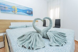 3 bedrooms, iron/ironing board, free WiFi, bed sheets