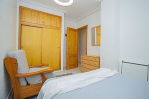 2 habitaciones, tabla de planchar con plancha y wifi gratis 