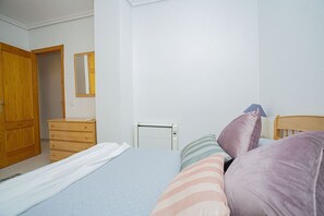 2 chambres, fer et planche Ă repasser, Wi-Fi gratuit, draps fournis