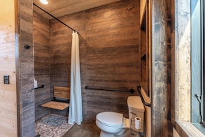 Comfort-hytte - 2 soveværelser - sauna - søudsigt | Badeværelse | Bruser, håndklæder, Sæbe, Shampoo
