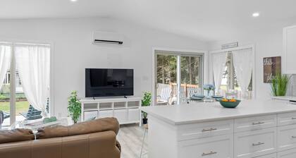 Luxury 3 bdm cottage 2 min walk from Parlee Beach