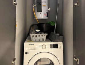 Apartment, 2 Bedrooms (416) | Laundry