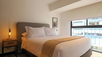 1 dormitori, escriptori, planxa i posts de planxar i wifi gratuïta