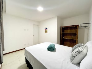 Habitació doble estàndard, vistes a la piscina | Wifi gratuïta