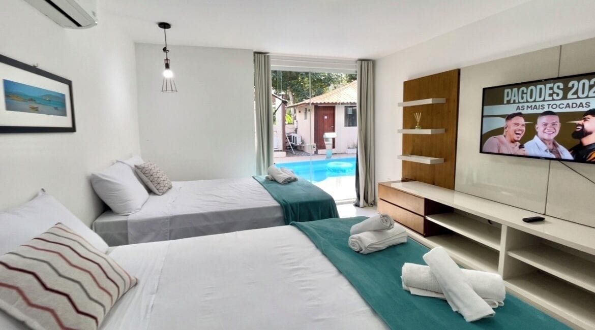 Phòng 4 tiện nghi đơn giản, quang cảnh hồ bơi | Truy cập Internet không dây miễn phí 