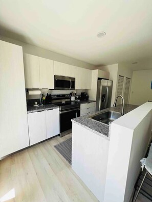 Private kitchen - Charming 2-bedroom townhome with WiFi and AC in fabulous Florida City (Florida City)