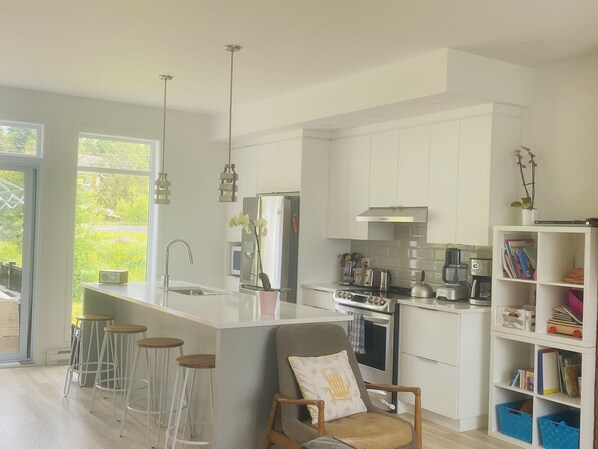 Mikrowelle, Ofen, Herdplatte, Geschirrspüler