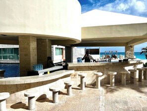 Bar (on property) - Nice studio on the beach (Cancun)