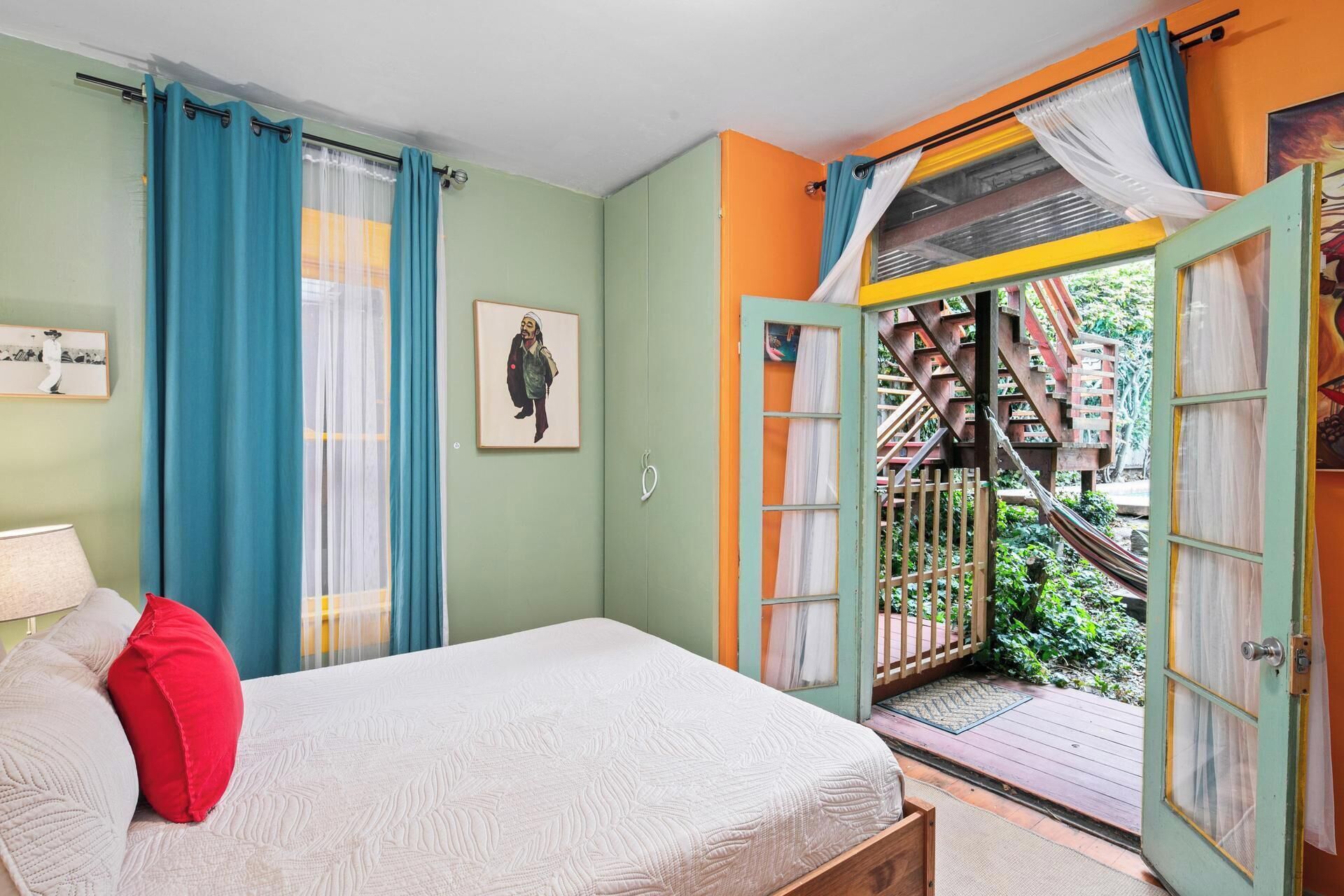 4 bedrooms, desk, iron/ironing board, travel cot