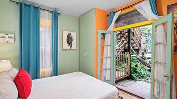4 bedrooms, desk, iron/ironing board, travel cot