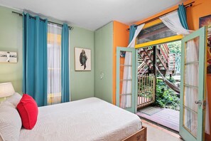 4 bedrooms, desk, iron/ironing board, travel cot - Whimsical Artist’s Retreat | Heated Pool + Backyard Oasis (San Diego)