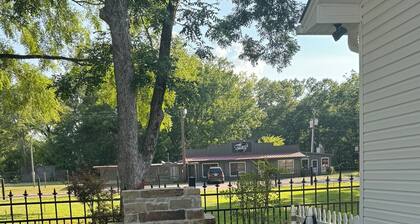 "The Koop" A jewel in Jefferson
Side A