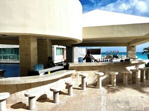 Bar (on property) - Modern Beach Studio (Cancun)