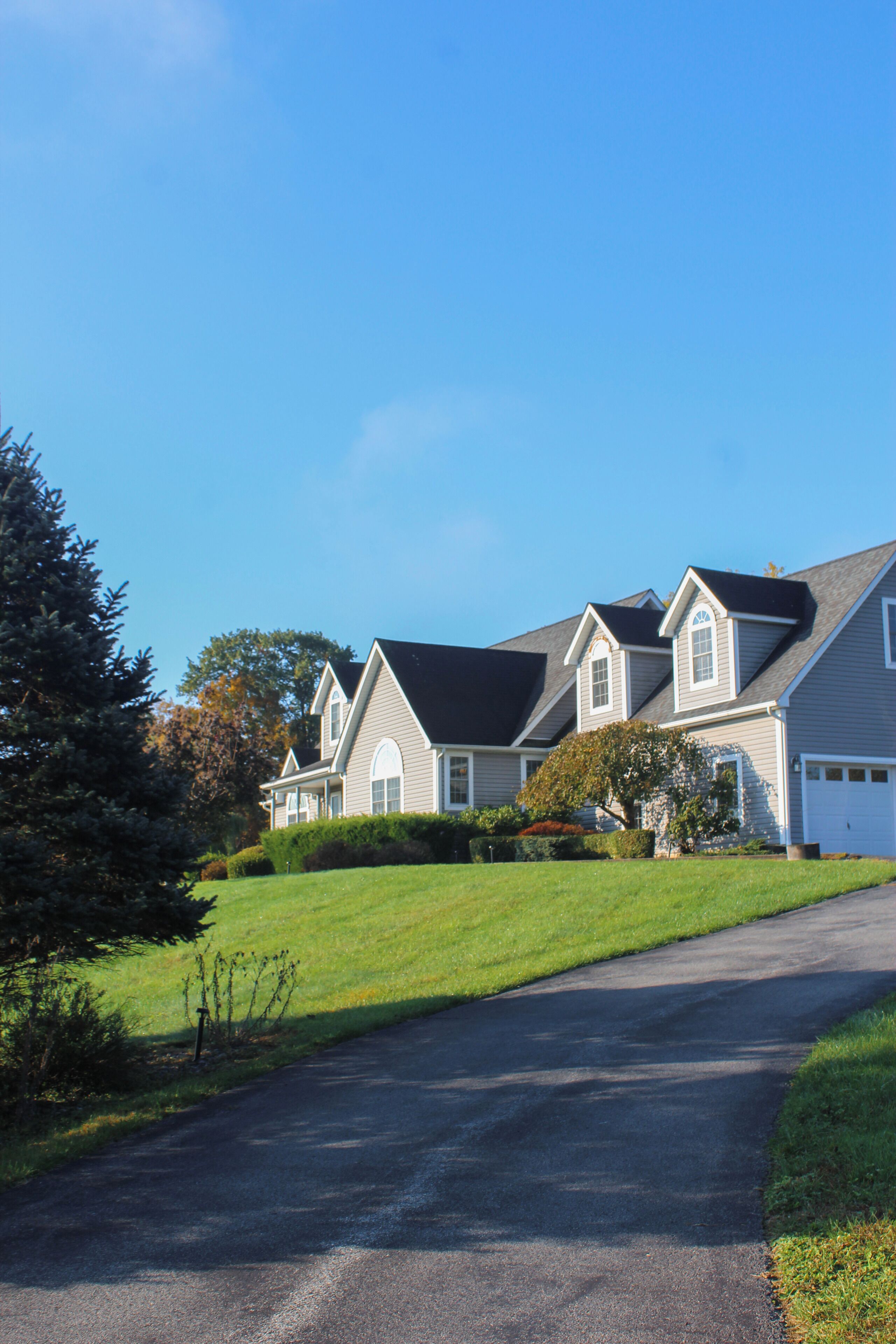 Spacious 4-bedroom house in lovely Pine Bush with WiFi, AC