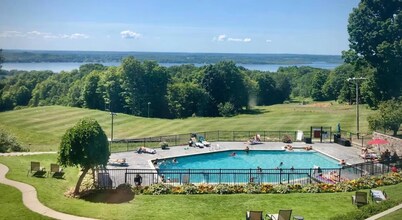 Cozy, Newly Renovated Fountain View Unit at The Legends