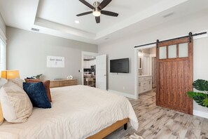 4 bedrooms, iron/ironing board, WiFi, bed sheets