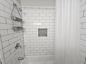 Handtücher, Seife, Shampoo, Toilettenpapier
