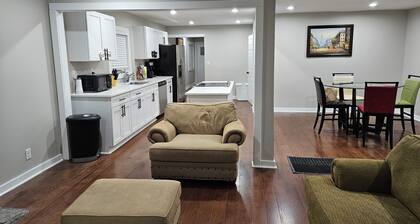 Charming 3-bedroom 2 bathroom house with WiFi, AC in marvelous Birmingham..
