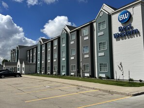 Exterior - Best Western Red River Lodge Fargo ND (Fargo)