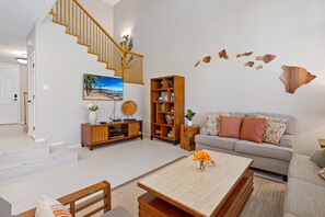 Condo, varias camas (Waikoloa Colony Villas#903) | Área de sala de estar