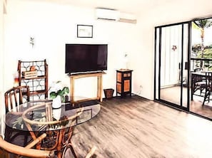 Condo, 1 cama Queen size y sofá cama (Kona Plaza#411) | Restaurantes