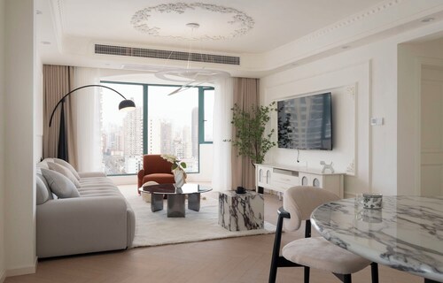 Eastern Hub- Romantic Stylish Spacious Apartment in Xintiandi with City View