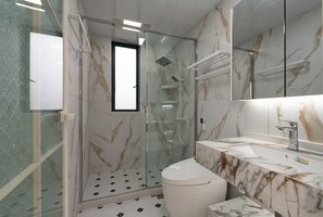 Dusche, Haartrockner, Handtücher, Seife