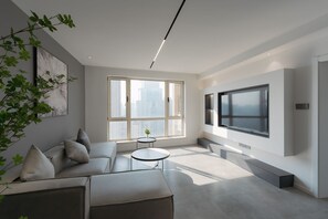 Smart TV, fireplace - Brand New Apartment Near The Bund, Yuyuan Garden, Nanjing Road (Shanghai,)