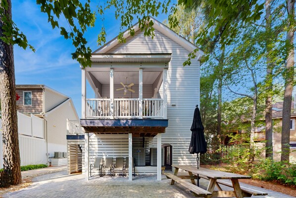 Outdoor dining - South Bethany house w/patio, bikes, near the ocean (Bethany Beach)