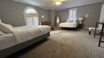 7 多间卧室、办公桌、熨斗/熨衣板、WiFi