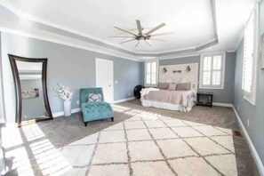 7 Schlafzimmer, Schreibtisch, Bügeleisen/Bügelbrett, WLAN
