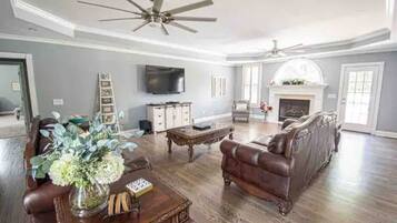 电视、壁炉、桌上足球