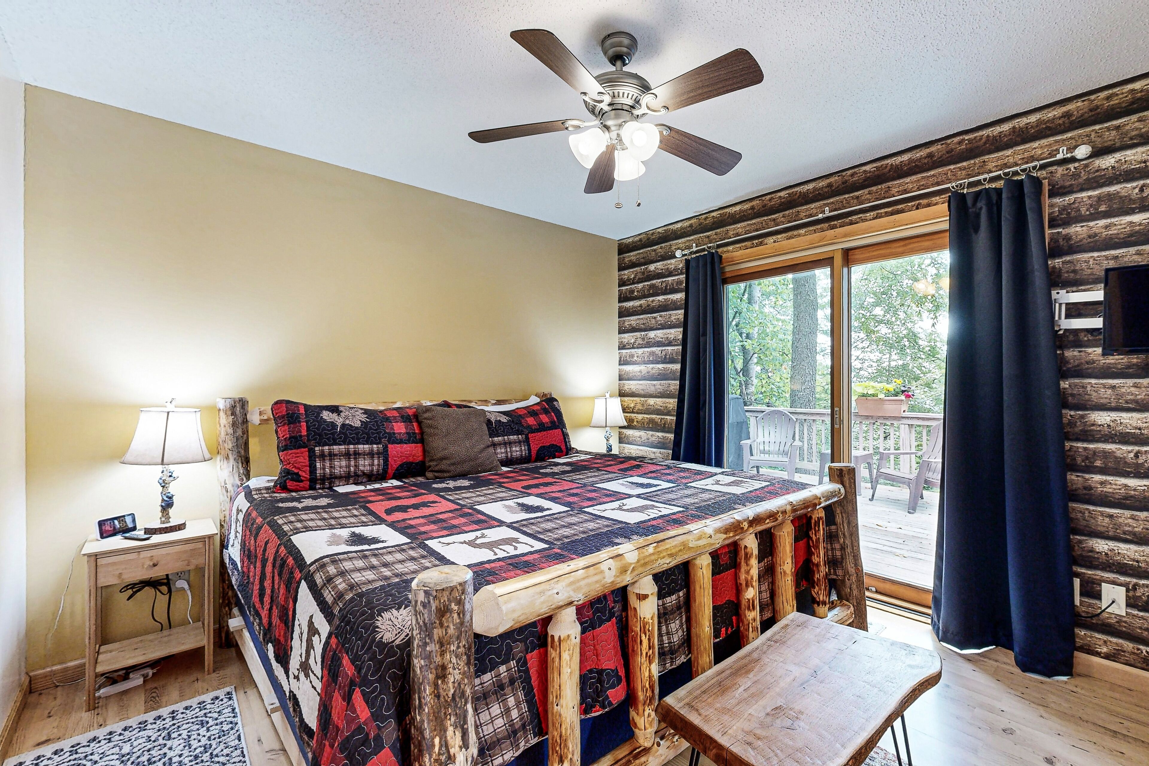 2 عدّة غرف نوم ومكواة/لوح كي وخدمة الإنترنت وملاءات أسرّة