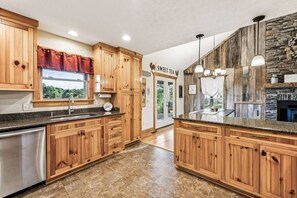 Interior - Brand New listing - Sunset Cabin (Hendersonville)