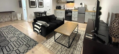 Private King Studio | Near Domain & Apple