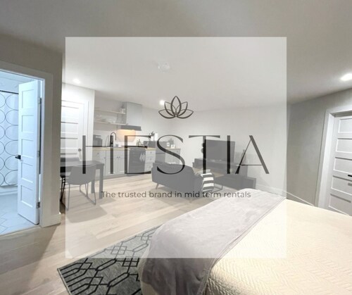 Private King Studio | Near Domain & Apple