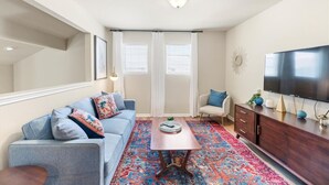 Unclassified image, 5 of 30, button - 4BR King and Queens 2 living spaces | Location (Austin)