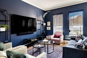 TV, fireplace
