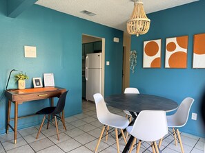 Dining - Quiet  Austin 2BR | Near Domain & Apple (Austin)