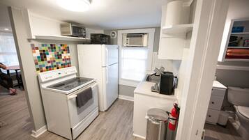 Micro-ondes, four, plaque de cuisson