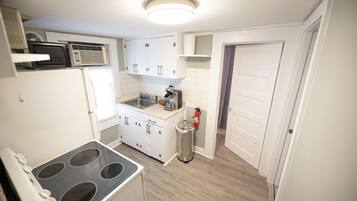 Micro-ondes, four, plaque de cuisson