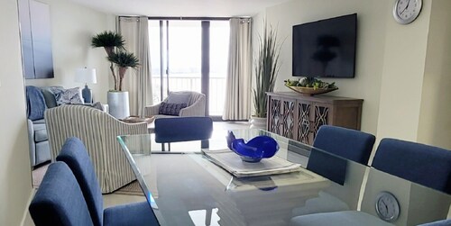 Newly renovated 2 Bedroom South Seas Tower 3 Crescent Beach