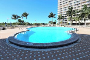 Piscine extérieure, piscine chauffée