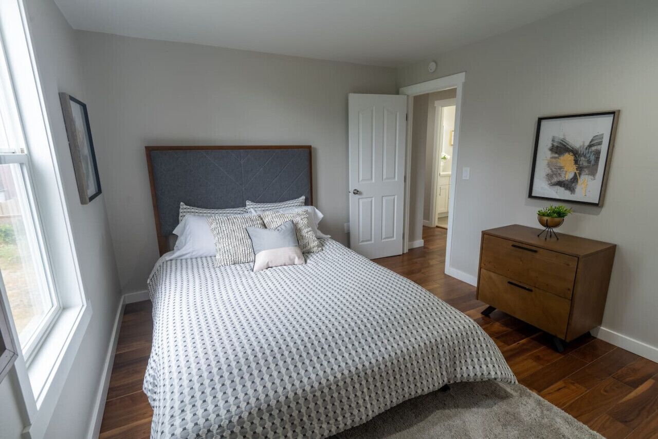 Room with Queen Bed in Tacoma