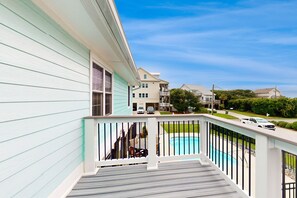 Property grounds - 5th row from ocean, open floor plan, spacious bedrooms, fenced yard w/ swing (Emerald Isle)