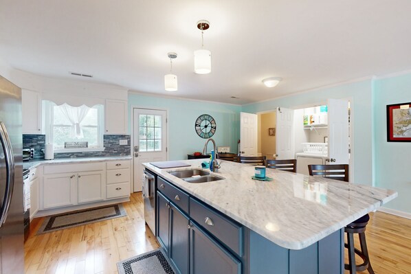 Fridge, microwave, oven, stovetop - 5th row from ocean, open floor plan, spacious bedrooms, fenced yard w/ swing (Emerald Isle)